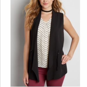 Drapery textured vest.